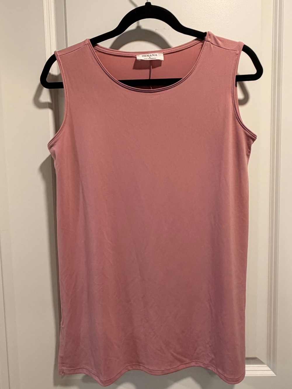 Zenana Outfitters Women’s Sleeveless Scoop Neck Tank in Dusty Rose Size S